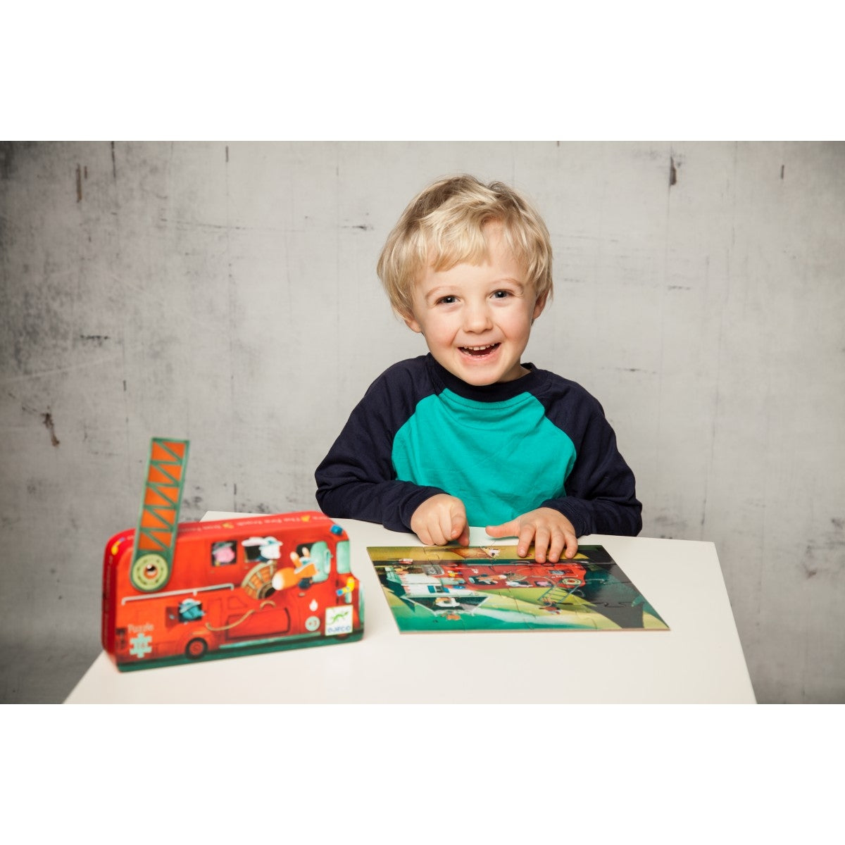 Djeco Formen Puzzle 16 Teile, Das Feuerwehrauto