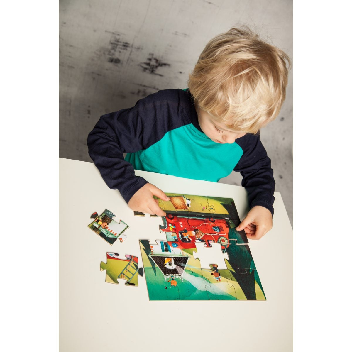 Djeco Formen Puzzle 16 Teile, Das Feuerwehrauto