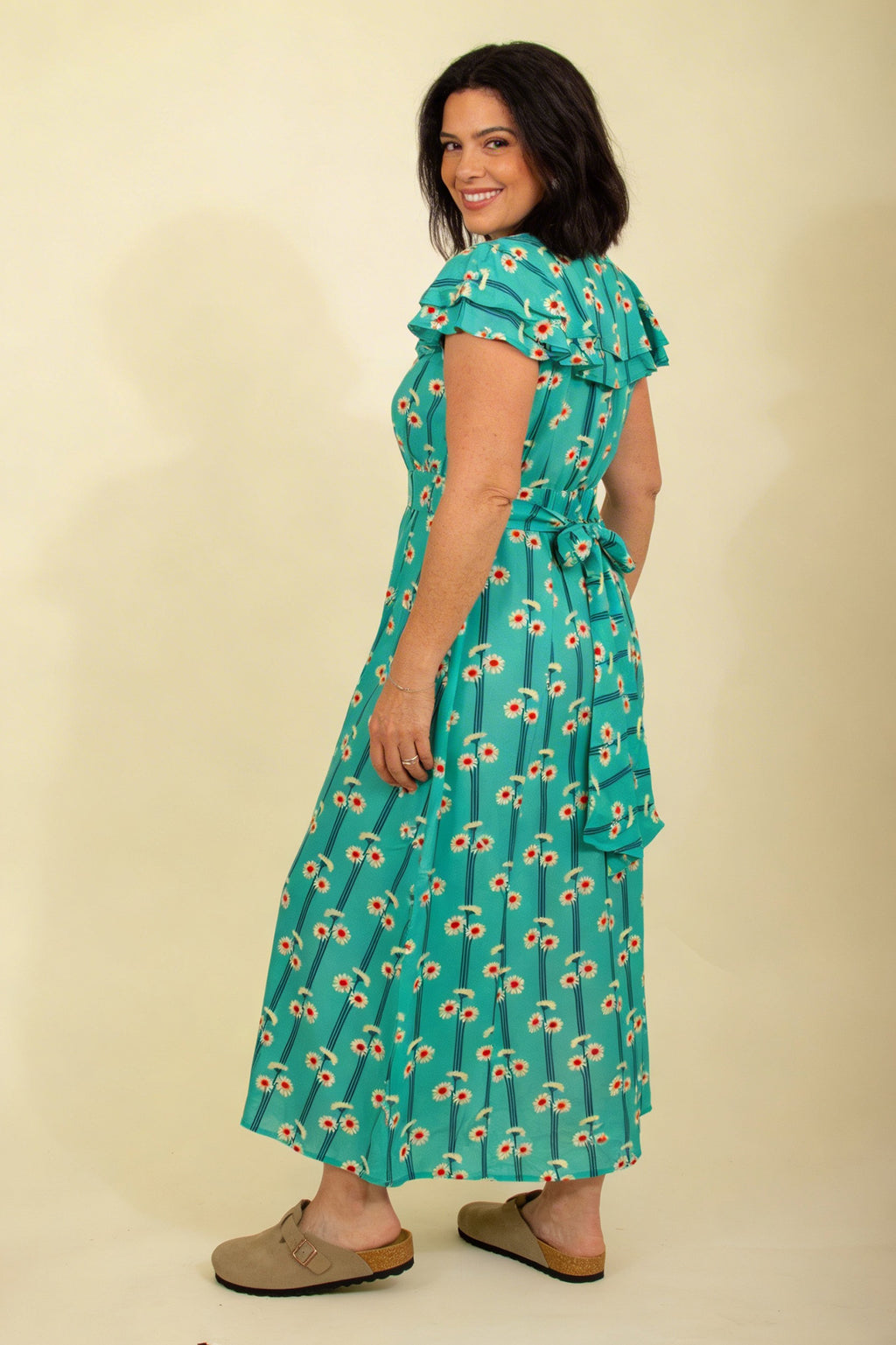 Türkises Maxikleid mit Voilant-Ärmeln, Seitenansicht