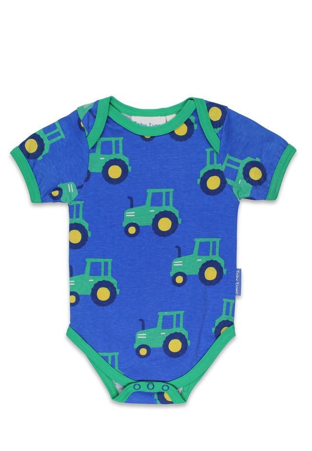 Blauer Baby-Body mit grünen Traktoren