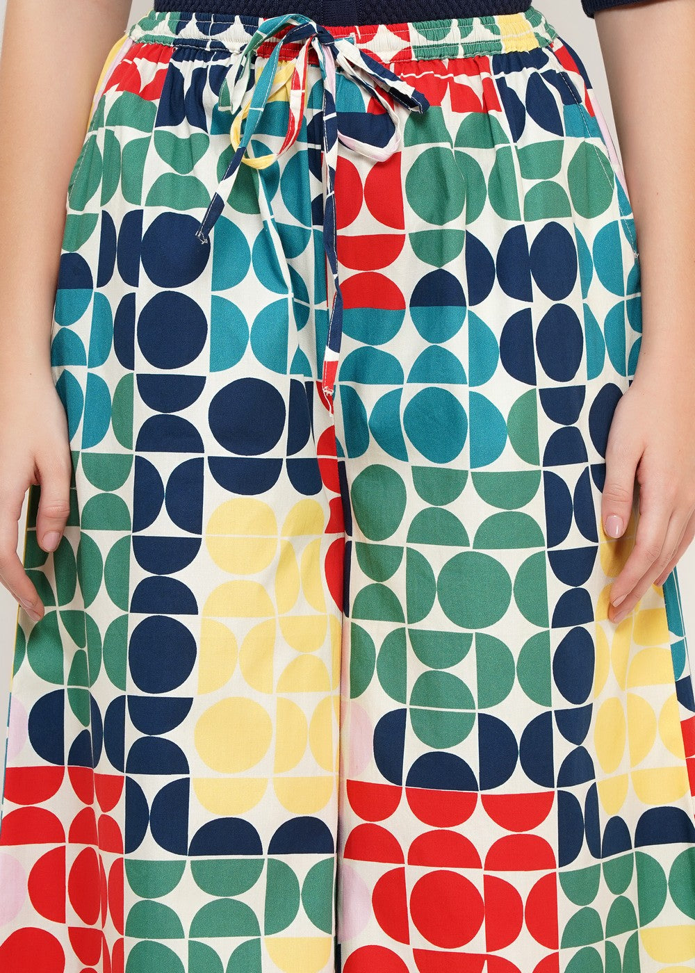 About Betty Sommerhose mit geometrischem Muster, Detailansicht