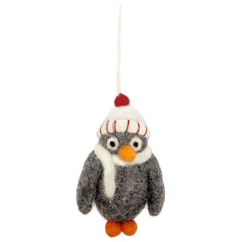 Filzanhänger Pinguin weiße Mütze/rote Bommel