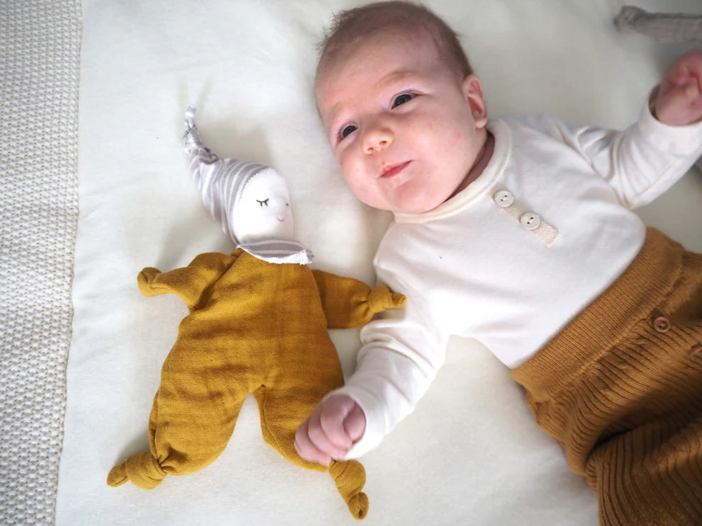 Baby-Puppe, senfgelb