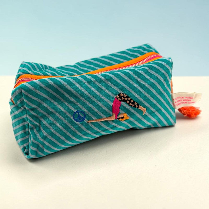 NOI Hamburg Kosmetiktasche Samt Yoga, Forestplum