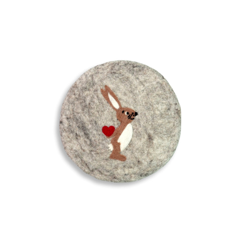 Filzuntersetzer Hase mit Herz, 21cm, hellgrau